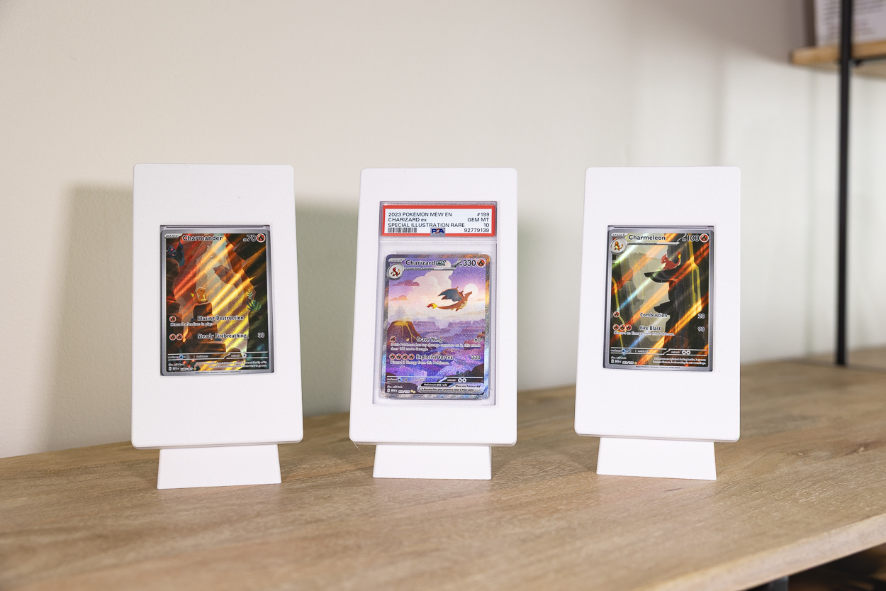 Graded and ungraded cards in TRUE displays